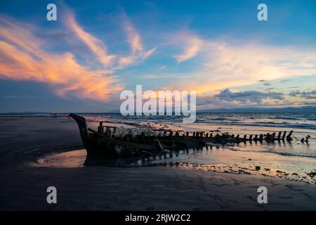 Sunrise on the Bay of Bengal at the Saint Martin's Island, locally known as Narkel Jinjira, is the only coral island and one of the most famous touris Stock Photo