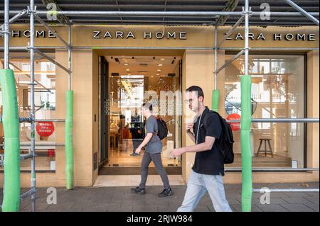 Madrid, Spain. 23rd Aug, 2023. Pedestrians walk past the Spanish Inditex group dedicated to the manufacturing of furniture and home textiles, Zara Home, store in Spain. (Photo by Xavi Lopez/SOPA Images/Sipa USA) Credit: Sipa USA/Alamy Live News Stock Photo
