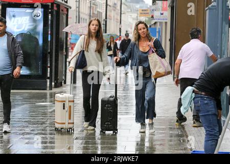 London, UK. 18th Aug, 2023. Women in central London are caught in the rain. (Photo by Steve Taylor/SOPA Images/Sipa USA) Credit: Sipa USA/Alamy Live News Stock Photo