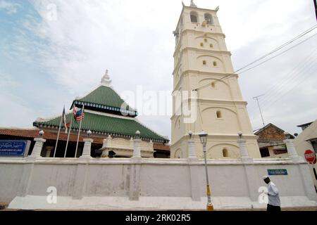 Bildnummer: 52621495  Datum: 18.07.2008  Copyright: imago/Xinhua Melaka ist von der UNESCO zum Weltkulturerbe ernannt worden - Kampung Kling Moschee in Melaka - Malaysia - PUBLICATIONxNOTxINxCHN, Gebäude, außen, Außenansicht , Personen , premiumd; 2008, Melaka, Malakka, Malacca, Malaysia; , quer, Kbdig, Einzelbild, Islam, Religion,  , Reisen, Asien    Bildnummer 52621495 Date 18 07 2008 Copyright Imago XINHUA Melaka is from the Unesco to World Heritage Site appointed been Kampung Kling Mosque in Melaka Malaysia PUBLICATIONxNOTxINxCHN Building exterior exterior view People premiumd 2008 Melaka Stock Photo