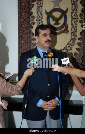 Bildnummer: 52647018  Datum: 07.08.2008  Copyright: imago/Xinhua Premierminister Syed Yousuf Raza Gilani (Pakistan) in Islamabad - PUBLICATIONxNOTxINxCHN, Personen; premiumd, 2008, Islamabad, Olympia, Spiele, Politik, Pressetermin , TV, ; , hoch, Kbdig, Einzelbild, Randbild, People    Bildnummer 52647018 Date 07 08 2008 Copyright Imago XINHUA Prime Minister Syed Yousuf Raza Gilani Pakistan in Islamabad PUBLICATIONxNOTxINxCHN People premiumd 2008 Islamabad Olympia Games politics Press call TV vertical Kbdig Single Edge image Celebrities Stock Photo