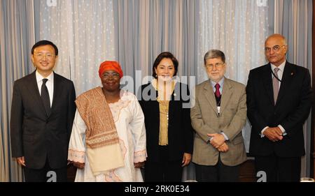 Bildnummer: 52713795  Datum: 27.09.2008  Copyright: imago/Xinhua Außenminister Yang Jiechi (li., China), Nkosazana Dlamini-Zuma (2.v.l., Südafrika), Patricia Espinosa Cantellano (Mexiko), Celso Amorim (2.v.r., Brasilien) und Pranab Mukherjee (Indien) während einer Sitzung der Entwicklungsländer in New York - PUBLICATIONxNOTxINxCHN, Personen; 2008, New York, Politik, premiumd; , quer, Kbdig, Gruppenbild, close, Randbild, People    Bildnummer 52713795 Date 27 09 2008 Copyright Imago XINHUA Foreign Minister Yang Jiechi left China Nkosazana Dlamini Zuma 2 V l South Africa Patricia Espinosa Cantell Stock Photo