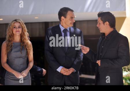 Bildnummer: 52756751  Datum: 31.10.2008  Copyright: imago/Xinhua Premierminister Jose Luis Rodriguez Zapatero (Mitte, Spanien), Sängerin Shakira und Sänger Alejandro Sanz anlässlich des - 18. Iberoamerika-Gipfels - in San Salvador - PUBLICATIONxNOTxINxCHN, Personen; 2008, San Salvador, Politik, Treffen, Gipfel, Lateinamerika, premiumd, Ibero, Amerika, Musik; , quer, Kbdig, Gruppenbild, close, Randbild, People    Bildnummer 52756751 Date 31 10 2008 Copyright Imago XINHUA Prime Minister Jose Luis Rodriguez Zapatero centre Spain Singer Shakira and Singer Alejandro Sanz during the 18 Ibero Summit Stock Photo