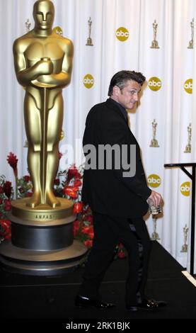 Bildnummer: 52904712  Datum: 23.02.2009  Copyright: imago/Xinhua Schauspieler Sean Penn während der - 81. Annual Academy Awards - in Hollywood - PUBLICATIONxNOTxINxCHN , Personen , Highlight; 2009, Los Angeles, Pressetermin, Oscar, Oscars, Oscarverleihung, Preisträger, Film, Abgang; , hoch, Kbdig, Einzelbild, Freisteller, Randbild, People, o0 Bester Hauptdarsteller, Milk    Bildnummer 52904712 Date 23 02 2009 Copyright Imago XINHUA Actor Sean Penn during the 81 Annual Academy Awards in Hollywood PUBLICATIONxNOTxINxCHN People Highlight 2009 Los Angeles Press call Oscar Oscars Oscar ceremony Pri Stock Photo