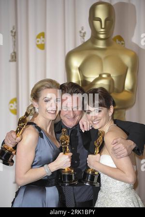 Bildnummer: 52904875  Datum: 23.02.2009  Copyright: imago/Xinhua Preisträger Kate Winslet (li., Beste Hauptdarstellerin/The Reader), Sean Penn (Bester Hauptdarsteller/Milk) und Penelope Cruz (Beste Nebendarstellerin/Vicky Cristina Barcelona) anlässlich der - 81. Annual Academy Awards - in Hollywood - PUBLICATIONxNOTxINxCHN , Personen , optimistisch; 2009, Los Angeles, Pressetermin, Oscar, Oscars, Oscarverleihung, Trophäe, Preisträger, Film,; , hoch, Kbdig, Gruppenbild, Randbild, People, o0 Objekte    Bildnummer 52904875 Date 23 02 2009 Copyright Imago XINHUA Prize winners Kate Winslet left bes Stock Photo