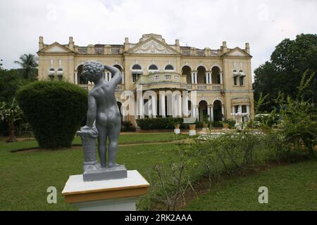 Bildnummer: 53154846  Datum: 27.08.2008  Copyright: imago/Xinhua   Picture taken on July 22, 2008 shows a sculpture erected in the garden of the Richmond Castle in Kalutara, Sri Lanka. Reisen kbdig Skulptur erected in der Garten of der Richmond Schloß in Kalutara, Sehenswürdigkeit, Schlossgarten quer   ie    Bildnummer 53154846 Date 27 08 2008 Copyright Imago XINHUA Picture Taken ON July 22 2008 Shows a Sculpture erected in The Garden of The Richmond Castle in Kalutara Sri Lanka Travel Kbdig Sculpture erected in the Garden of the Richmond Castle in Kalutara Landmark Castle Garden horizontal ie Stock Photo