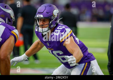 Minnesota Vikings tight end Johnny Mundt (86) drops a pass during the  fourth quarter of an NFL football game against the Philadelphia Eagles,  Monday, Sep. 19, 2022, in Philadelphia. The Eagles defeated