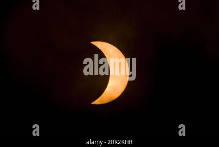 Bildnummer: 53219425  Datum: 22.07.2009  Copyright: imago/Xinhua (090722) -- HONG KONG, July 22, 2009 (Xinhua) -- The solar eclipse is seen in Hong Kong, south China, on July 22, 2009.     (Xinhua/Lui Siu Wai) (lr) (5)CHINA-HONG KONG-SOLAR ECLIPSE (CN)  PUBLICATIONxNOTxINxCHN  Sonnenfinsternis Asien kbdig xsk  2009 quer Highlight premiumd Natur    Bildnummer 53219425 Date 22 07 2009 Copyright Imago XINHUA 090722 Hong Kong July 22 2009 XINHUA The Solar Eclipse IS Lakes in Hong Kong South China ON July 22 2009 XINHUA Lui Siu Wai LR 5 China Hong Kong Solar Eclipse CN PUBLICATIONxNOTxINxCHN Solar Stock Photo