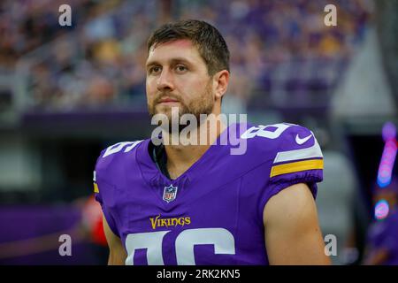 Minnesota Vikings tight end Johnny Mundt (86) drops a pass during the  fourth quarter of an NFL football game against the Philadelphia Eagles,  Monday, Sep. 19, 2022, in Philadelphia. The Eagles defeated