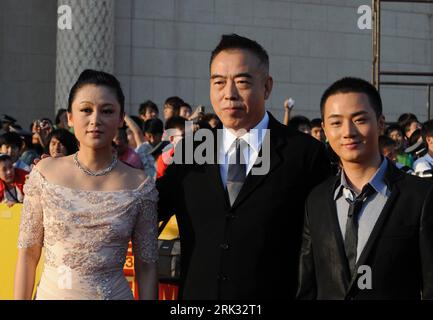 Bildnummer: 53304788  Datum: 29.08.2009  Copyright: imago/Xinhua (090829) -- BEIJING, Aug. 29, 2009 (Xinhua) -- Chinese director Chen Kaige (C) who wins the award of outstanding director poses for a photo with Yu Shaoqun (R) who wins the award of outstanding new actor, during the 13th Huabiao Awards ceremony in Beijing, capital of China, Aug. 29, 2009. The Huabiao Awards, also the governmental film prize, is known as one of the three most important domestic awards for Chinese films. (Xinhua/Wang Fang)(hdt) (2)CHINA-BEIJING-HUABIAO AWARDS-FILM-AWARDING CEREMONY (CN) PUBLICATIONxNOTxINxCHN Peopl Stock Photo