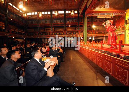 Bildnummer: 53457740  Datum: 29.09.2009  Copyright: imago/Xinhua (090929) -- BEIJING, Sept. 29, 2009 (Xinhua) -- Overseas Chinese merchants watch the Peking Opera at Huguang Guildhall in Beijing, capital of China, Sept. 29, 2009. Some 100 overseas Chinese merchants visited the Xuanwu District in Beijing to experience its characteristic culture. (Xinhua/Zhang Xu) (zw) (1)CHINA-BEIJING-OVERSEAS MERCHANTS-CULTURE (CN) PUBLICATIONxNOTxINxCHN Vorbereitungen NAtionalfeiertag China kbdig xcb 2009 quer     Bildnummer 53457740 Date 29 09 2009 Copyright Imago XINHUA  Beijing Sept 29 2009 XINHUA Overseas Stock Photo