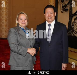 Bildnummer: 53560472  Datum: 28.10.2009  Copyright: imago/Xinhua (091028) -- BEIJING, Oct. 28, 2009 (Xinhua) -- Zhou Yongkang (R), a member of the Standing Committee of the Communist Party of China (CPC) Central Committee Political Bureau, shakes hands with Finnish Minister of Justice Tuija Brax in Beijing, Oct. 28, 2009. (Xinhua/Liu Weibing) (zhs) CHINA-ZHOU YONGKANG-FINNISH MINISTER OF JUSTICE (CN) PUBLICATIONxNOTxINxCHN People Politik kbdig xsk 2009 quadrat     Bildnummer 53560472 Date 28 10 2009 Copyright Imago XINHUA  Beijing OCT 28 2009 XINHUA Zhou Yong Kang r a member of The thing Commi Stock Photo