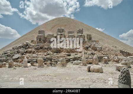 Giant God heads on Mount Nemrut. Anatolia, Turkey. Ancient colossal stone statues representing legendary mythological figures Stock Photo