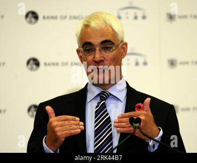 Bildnummer: 53585289  Datum: 07.11.2009  Copyright: imago/Xinhua (091107) -- ST. ANDREWS, Nov. 7, 2009 (Xinhua) -- Britain s Chancellor of the Exchequer Alistair Darling speaks during a press conference after the G20 Finance Minister and Central Bank Governor Meeting, which was held in St. Andrews, Britain, between Nov. 6 and Nov. 7, 2009. (Xinhua/Zeng Yi) (gxr) (2)BRITAIN-ST. ANDREWS-ECONOMY-G20-MEETING-CLOSURE PUBLICATIONxNOTxINxCHN People Politik kbdig xmk 2009 quer o0 Porträt    Bildnummer 53585289 Date 07 11 2009 Copyright Imago XINHUA  St Andrews Nov 7 2009 XINHUA Britain S Chancellor of Stock Photo