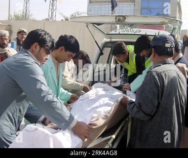 Bildnummer: 53604583  Datum: 17.11.2009  Copyright: imago/Xinhua (091117) -- QUETTA, Nov. 17, 2009 (Xinhua) -- Rescuers carry an injured person to hospital in Quetta, the capital of Balochistan province, Pakistan, Nov. 17, 2009. At least one person was killed and eight others, including a police chief, were injured in southwest Pakistan on Tuesday, local TV channel reported. (Xinhua/Pool) (wh) (4)PAKISTAN-ACCIDENT-QUETTA-BLAST PUBLICATIONxNOTxINxCHN Bombenanschlag Quetta Pakistan Opfer kbdig xdp 2009 quer premiumd o0 Verletzte    Bildnummer 53604583 Date 17 11 2009 Copyright Imago XINHUA  Quet Stock Photo