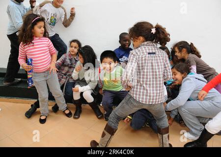 Bildnummer: 53611797  Datum: 09.11.2009  Copyright: imago/Xinhua (091118) -- RABAT, Nov. 19, 2009 (Xinhua) -- Sun Sijun plays with classmates during a break at school in Rabat Nov. 9 2009. Six-year old Sun Sijun came to Rabat, Morocco about half a year ago with his parents, who are Chinese diplomats working at the Chinese Embassy here. Sun Sijun is now a first grader at a local elementary school. At the beginning, he had some difficulty communicating with classmates and enjoying the local cuisine, but in a few months he is already playing soccer with his friends and doing well in classes. Alth Stock Photo