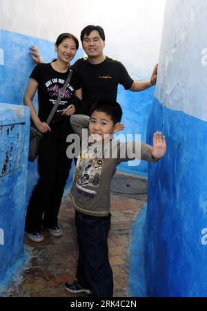 Bildnummer: 53611792  Datum: 25.10.2009  Copyright: imago/Xinhua (091118) -- RABAT, Nov. 19, 2009 (Xinhua) -- Sun Sijun and his parents pose for a picture at a historical site in Rabat Oct. 25, 2009. Six-year old Sun Sijun came to Rabat, Morocco about half a year ago with his parents, who are Chinese diplomats working at the Chinese Embassy here. Sun Sijun is now a first grader at a local elementary school. At the beginning, he had some difficulty communicating with classmates and enjoying the local cuisine, but in a few months he is already playing soccer with his friends and doing well in cl Stock Photo