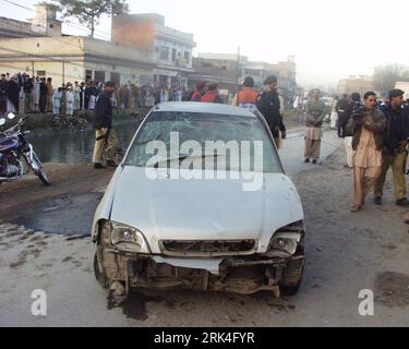 Bildnummer: 53627374  Datum: 26.11.2009  Copyright: imago/Xinhua (091126) -- PESHAWAR, Nov. 26, 2009 (Xinhua) -- A car which was damaged in a bomb blast is seen in Peshawar, Pakistan, Nov. 26, 2009. Two policemen and a child were injured during a roadside bomb blast that took place in Peshawar Thursday. (Xinhua/Saeed Ahmad) (zhs) (1)PAKISTAN-PESHAWAR-BLAST PUBLICATIONxNOTxINxCHN Pakistan Bombenanschlag Autobombe Explosion Auto Anschlag kbdig xub 2009 quer premiumd o0 Zerstörung, Schaden, Freisteller Objekte    Bildnummer 53627374 Date 26 11 2009 Copyright Imago XINHUA  Peshawar Nov 26 2009 XIN Stock Photo