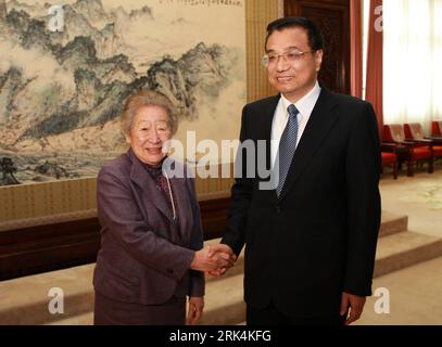 Bildnummer: 53642606  Datum: 03.12.2009  Copyright: imago/Xinhua (091203) -- BEIJING, Dec. 3, 2009 (Xinhua) -- Chinese vice premier Li Keqiang (R) meets with President of Japanese International Cooperation Agency Sadako Ogata in Beijing, capital of China, Dec. 3, 2009. (Xinhua/Pang Xinglei) (ypf) (1)CHINA-BEIJING-LI KEQIANG-SADAKO OGATA-MEETING (CN) PUBLICATIONxNOTxINxCHN People Politik kbdig xmk 2009 quer     Bildnummer 53642606 Date 03 12 2009 Copyright Imago XINHUA  Beijing DEC 3 2009 XINHUA Chinese Vice Premier left Keqiang r Meets With President of Japanese International Cooperation Agenc Stock Photo
