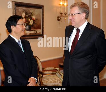 Bildnummer: 53656751  Datum: 09.12.2009  Copyright: imago/Xinhua Chinese Finance Minister Xie Xuren (L) talks with his Russian counterpart Alexei Kudrin ahead of the Conference of Finance Ministers and Central Bank (State Bank) Chiefs of the Shanghai Cooperation Organization (SCO) Members in Almaty, Kazakhstan, Dec. 9, 2009. The conference opened on Wednesday. (Xinhua/Sadat) (clq) KAZAKHSTAN-ALMATY-SCO-BANKING-CONFERENCE PUBLICATIONxNOTxINxCHN People Politik kbdig xsk 2009 quadrat    Bildnummer 53656751 Date 09 12 2009 Copyright Imago XINHUA Chinese Finance Ministers Xie Xuren l Talks With His Stock Photo