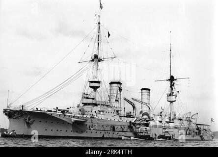 Europa, Deutschland, Schleswig-Holstein, Kiel, Panzerkreuzer ' S.M.S. Prinz Heinrich ' , Motiv aus : ' Kiel und die Deutsche Marine ' , Verlag der Neuen Photogr. Gesellschaft AG, Steglitz-Berlin, 1906 , Rechte werden nicht vertreten . / Europe, Germany, Schleswig-Holstein, Kiel, armored cruiser ' SMS Prinz Heinrich ' , image from : ' Kiel und die Deutsche Marine ' ( Kiel and the German Navy ), published by ' Neue Photogr. Gesellschaft  ( New photographic company ) , Steglitz-Berlin , 1906 , there are no rights . Stock Photo