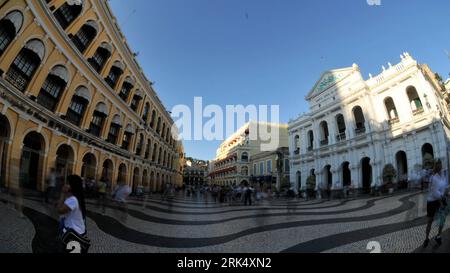 Bildnummer: 53677292  Datum: 18.12.2009  Copyright: imago/Xinhua (091218) -- BEIJING, Dec. 18, 2009 (Xinhua) -- Photo taken in November 2009 shows the Senado Square in Macao Special Administrative Region (SAR) in south China. The 10th anniversary of Macao s return to the motherland will fall on Dec. 20 this year. (Xinhua) (zl) (4)CHINA-MACAO SAR-ANNIVERSARY PUBLICATIONxNOTxINxCHN Asien China Macao kbdig xcb 2009 quer o0 Gebäude außen Außenansicht Personen Bewegungsunschärfe Fußgängerzone o0 fisheye    Bildnummer 53677292 Date 18 12 2009 Copyright Imago XINHUA  Beijing DEC 18 2009 XINHUA Photo Stock Photo