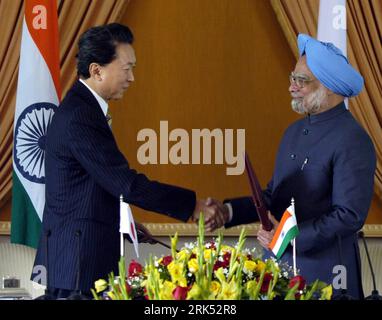 Bildnummer: 53690166  Datum: 29.12.2009  Copyright: imago/Xinhua (091229) -- NEW DELHI, Dec. 29, 2009 (Xinhua) -- Japanese Prime Minister Yukio Hatoyama (L) shakes hands with his Indian counterpart Manmohan Singh after signing the joint statement new stage of India-Japan strategic and global partnership at the Hyderabad House in New Delhi, capital of India, Dec. 29, 2009. (Xinhua/Partha Sarkar)(msq) (1)INDIA-JAPAN-PM-MEETING PUBLICATIONxNOTxINxCHN People Politik kbdig xub 2009 quer     Bildnummer 53690166 Date 29 12 2009 Copyright Imago XINHUA  New Delhi DEC 29 2009 XINHUA Japanese Prime Minis Stock Photo