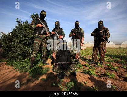 Bildnummer: 53691906  Datum: 30.12.2009  Copyright: imago/Xinhua (091231) -- GAZA, Dec. 31, 2009 (Xinhua) -- Militants of Islamic Jihad armed wing Saraya al-Quds take part in a training course in Gaza City, on Dec. 30, 2009. The members recalled Israel s offensive on the Gaza Strip which started on Dec. 27, 2008 during an interview. (Xinhua/Wissam Nassar) (jl) (4)MIDEAST-GAZA-JIHAD PUBLICATIONxNOTxINxCHN Islamischer Dschihad Gazastreifen Gaza Streifen kbdig xmk 2009 quer Highlight premiumd     Bildnummer 53691906 Date 30 12 2009 Copyright Imago XINHUA  Gaza DEC 31 2009 XINHUA militant of Islam Stock Photo