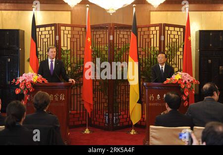Bildnummer: 53728933  Datum: 15.01.2010  Copyright: imago/Xinhua (100115) -- BEIJING, Jan. 15, 2010 (Xinhua) -- Chinese Foreign Minster Yang Jiechi (R) meets with press with visiting German Vice Chancellor and Federal Minister for Foreign Affairs Guido Westerwelle in Beijing, capital of China, Jan. 15, 2010. (Xinhua/Ding Lin) (wh) CHINA-BEIJING-YANG JIECHI-GERMANY-GUIDO WESTERWELLE-PRESS (CN) PUBLICATIONxNOTxINxCHN People Politik kbdig xcb 2010 quer premiumd     Bildnummer 53728933 Date 15 01 2010 Copyright Imago XINHUA  Beijing Jan 15 2010 XINHUA Chinese Foreign Minster Yang Jiechi r Meets Wi Stock Photo