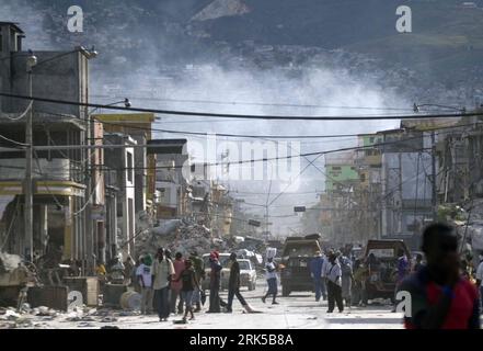 Bildnummer: 53732378  Datum: 16.01.2010  Copyright: imago/Xinhua (100117) -- PORT-AU-PRINCE, Jan. 17, 2010 (Xinhua) -- walk past the collapsed buildings in Port-au-Prince, capital of Haiti, Jan. 16, 2010. (Xinhua/David de la Paz) (lyi) (3)HAITI-QUAKE-STREET PUBLICATIONxNOTxINxCHN Erdbeben Haiti Naturkatastrophe  kbdig xub 2010 quer premiumd o0 Zerstörung, Schaden    Bildnummer 53732378 Date 16 01 2010 Copyright Imago XINHUA  Port Au Prince Jan 17 2010 XINHUA Walk Past The Collapsed Buildings in Port Au Prince Capital of HAITI Jan 16 2010 XINHUA David de La Paz lyi 3 HAITI Quake Street PUBLICAT Stock Photo