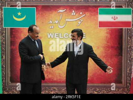 Bildnummer: 53749406  Datum: 25.01.2010  Copyright: imago/Xinhua (100125) -- TEHRAN, Jan. 25, 2010 (Xinhua) -- Iran s President Mahmoud Ahmadinejad (R) greets Mauritanian President Mohamed Ould Abdel Aziz during a welcoming ceremony in Iran s presidential mansion in Tehran, Iran, on Jan. 25, 2010. (Xinhua/Ahmad Halabisaz) (jl) (4)IRAN-MAURITANIA-PRESIDENTS-MEETING PUBLICATIONxNOTxINxCHN People Politik Kbdig xdp 2010 quer     Bildnummer 53749406 Date 25 01 2010 Copyright Imago XINHUA  TEHRAN Jan 25 2010 XINHUA Iran S President Mahmoud Ahmadinejad r greets Mauritanian President Mohamed Ould Abde Stock Photo