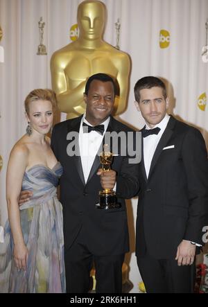 Bildnummer: 53842868  Datum: 07.03.2010  Copyright: imago/Xinhua (100308) -- HOLLYWOOD, March 8, 2010 (Xinhua) -- Geoffrey Fletcher holds his trophy after winning the best Adapted Screenplay of the 82nd Academy Awards for Precious: Based on the Novel Push by Sapphire at the Kodak Theater in Hollywood, California, the United States, March 7, 2010. (Xinhua/Qi Heng) (zw) (35)US-HOLLYWOOD-OSCARS-TROPHY PUBLICATIONxNOTxINxCHN People Film 82. Annual Academy Awards Oscar Oscars Preisträger Trophäe Objekte Highlight kbdig xmk 2010 hoch    Bildnummer 53842868 Date 07 03 2010 Copyright Imago XINHUA  Hol Stock Photo