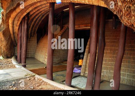 Bildnummer: 53860607  Datum: 19.06.2008  Copyright: imago/Xinhua (100316) -- (Xinhua) -- File photo taken on June 19, 2008 shows the entrance of the Kasubi Tombs in the suburbs of Kampala, capital of Uganda. Uganda s most well-known historical site, Kasubi Tombs, caught fire on March 16, 2010, leaving the main structure of the country s World Heritage Site mostly burnt down. (Xinhua/Zhu Xiaoguang) (zw) (2)UGANDA-KAMPALA-KASUBI TOMBS-FIRE PUBLICATIONxNOTxINxCHN Gesellschaft Afrika kbdig xmk  quer  o0 2008, Gruft, Grabmal, Reisen    Bildnummer 53860607 Date 19 06 2008 Copyright Imago XINHUA  XIN Stock Photo