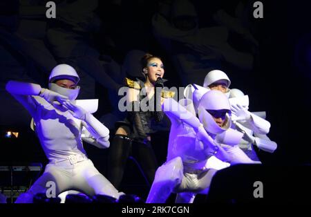 Bildnummer: 53900539  Datum: 28.03.2010  Copyright: imago/Xinhua Hong Kong pop star singer Joey Yung Cho-Yee performs at her live concert in Sydney, March 28, 2010. (Xinhua/Tang Ming) (zhs) (3)AUSTRALIA-SYDNEY-JOEY YUNG-CONCERT PUBLICATIONxNOTxINxCHN Kultur People Musik Aktion kbdig xng 2010 quer    Bildnummer 53900539 Date 28 03 2010 Copyright Imago XINHUA Hong Kong Pop Star Singer Joey Yung Cho Yee performs AT her Live Concert in Sydney March 28 2010 XINHUA Tang Ming  3 Australia Sydney Joey Yung Concert PUBLICATIONxNOTxINxCHN Culture Celebrities Music Action shot Kbdig xng 2010 horizontal Stock Photo