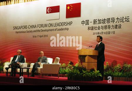 あい Amazon.com | adidas Originals Men's ZX 1K Boost, White/White