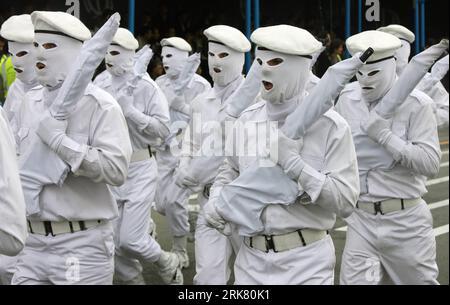 Bildnummer: 53950739  Datum: 18.04.2010  Copyright: imago/Xinhua (100418) -- TEHRAN, April 18, 2010 (Xinhua) -- Iranian soldiers march during the Army Day parade in Tehran, Iran, April 18, 2010. Iranian President     said here on Sunday that the interference of foreigners served the root cause of all tensions and divisions in the region, demanding foreign forces to leave the region. (Xinhua/) (hdt) (14)IRAN-ARMY DAY-PARADE PUBLICATIONxNOTxINxCHN Gesellschaft Militär premiumd xint kbdig xsk 2010 quer  o0 Tag der Armee Parade o00 Militärparade, kurios    Bildnummer 53950739 Date 18 04 2010 Copyr Stock Photo