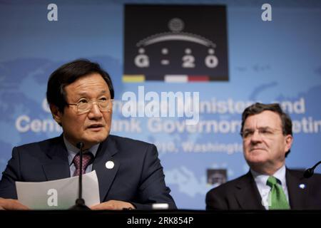 Bildnummer: 53971897  Datum: 23.04.2010  Copyright: imago/Xinhua (100423) -- WASHINGTON, April 23, 2010 (Xinhua) -- South Korean Minister of Strategy and Finance Yoon Jeung Hyun (L) and Canadian Finance Minister Jim Flaherty attend a news conference after the G-20 Finance Ministers and Central Bank Governors meeting in Washington D.C., capital of the United States, on April 23, 2010. (Xinhua/Zhu Wei) (lx) (2)U.S.-WASHINGTON-G-20-NEWS CONFERENCE PUBLICATIONxNOTxINxCHN People Politik kbdig xcb 2010 quer premiumd xint     Bildnummer 53971897 Date 23 04 2010 Copyright Imago XINHUA  Washington Apri Stock Photo
