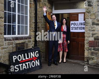 Bildnummer: 54030115  Datum: 06.05.2010  Copyright: imago/Xinhua  Britain s Liberal Democrat Party leader Nick Clegg (L) leaves with his wife Miriam Gonzalez Durantez after voting in Sheffield, England, May 6, 2010. British voters went to the polls on Thursday morning as up to 50,000 polling stations across the country opened in the most tightly contested general election in decades. (Xinhua/Zeng Yi) (zl) (8)U.K.-GENERAL ELECTION-VOTE PUBLICATIONxNOTxINxCHN People Politik UK Wahl Parlamentswahl Unterhauswahl premiumd xint Highlight kbdig xmk 2010 quer o0 Familie, Frau    Bildnummer 54030115 Da Stock Photo