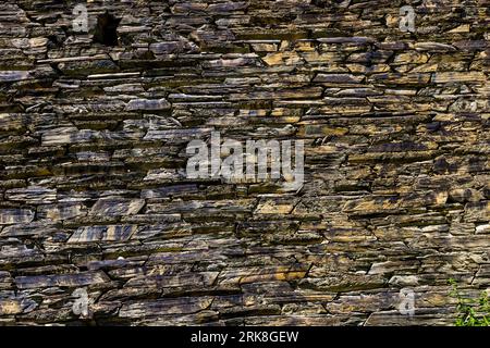 A close-up view of a dry stone wall made of slate in the fortified village of Shatili, Khevsureti, Georgia. The characteristic technique of laying slate flat without mortar has been the defining building material for medieval fortifications and villages in Georgia’s high mountain regions for centuries. 3rd Street, Shatili, Dusheti Municipality, Mtskheta-Mtianeti, 1800, Georgia Stock Photo