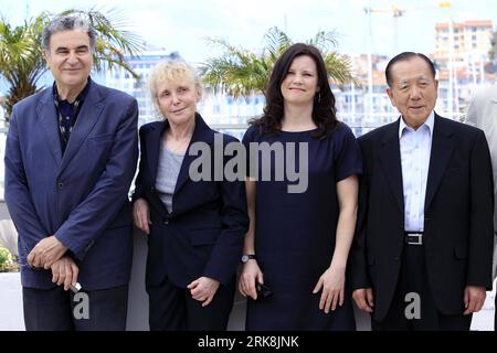 Bildnummer: 54046274  Datum: 13.05.2010  Copyright: imago/Xinhua (100513) -- CANNES, May 13, 2010 (Xinhua) -- (From L to R) Director of the French Cinematheque Serge Toubiana, French director and president of the jury of the Un Certain Regard selection Claire Denis, Swedish movie critic Helena Lindblad and South Korean president of the Pusan s international festival Kim Dong-Ho pose during the photocall of Un Certain Regary jury at the 63rd Cannes Film Festival in Cannes of France on May 13, 2010. (Xinhua/Zhang Yuwei) (lx) (3)FRANCE-CANNES FILM FESTIVAL-UN CERTAIN REGARY PUBLICATIONxNOTxINxCHN Stock Photo
