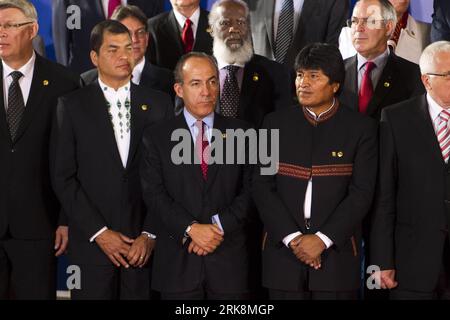 Bildnummer: 54056617  Datum: 18.05.2010  Copyright: imago/Xinhua (100518) -- MADRID, May 18, 2010 (Xinhua) -- Mexico s President Felipe Calderon (L3) and Bolivia s President Evo Morales (L4) pose for a family photo during the European Union-Latin America and Caribbean summit in Marid, capital of Spain, May 18, 2010. The summit opened in Madrid on Tuesday. (Xinhua/Angel Navarrete) (lyi) (1)SPAIN-MADRID-EU-LATIN AMERICA AND CARIBBEAN SUMMIT PUBLICATIONxNOTxINxCHN People Politik EU Lateinamerika Gipfel premiumd xint kbdig xsk 2010 quer     Bildnummer 54056617 Date 18 05 2010 Copyright Imago XINHU Stock Photo