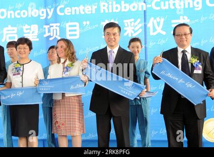 Ribbon cutting hi-res stock photography and images - Alamy