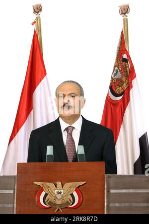 Bildnummer: 54070645  Datum: 21.05.2010  Copyright: imago/Xinhua (100523) -- SANAA, May 23, 2010 (Xinhua) -- Yemeni President Ali Abdullah Saleh speaks at a celebration ceremony on the occasion of the 20th anniversary of the National Day for Unity of Yemen, in Sanaa, capital of Yemen, May 21, 2010. The Republic of Yemen was established on May 22, 1990. (Xinhua/Yin Ke) (ypf) (1)YEMEN-ANNIVERSARY-UNITY PUBLICATIONxNOTxINxCHN People Politik kbdig xkg 2010 hoch premiumd xint o0 Feiertag Nationalfeiertag Tag der Einheit    Bildnummer 54070645 Date 21 05 2010 Copyright Imago XINHUA  Sanaa May 23 201 Stock Photo