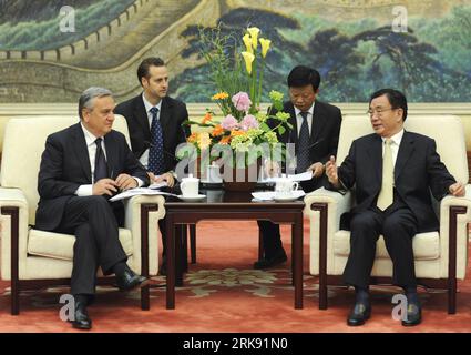 Bildnummer: 54104511  Datum: 03.06.2010  Copyright: imago/Xinhua (100603) -- BEIJING, June 3, 2010 (Xinhua) -- He Guoqiang (R), a Standing Committee member of the Political Bureau of the Communist Party of China (CPC) Central Committee, meets with an Italian delegation headed by Minister of Labor and Social Affairs Maurizio Sacconi (L) in Beijing, China, June 3, 2010. (Xinhua/Li Xueren) (yc) CHINA-BEIJING-ITALY-HE GUOQIANG-MEET (CN) PUBLICATIONxNOTxINxCHN People Politik kbdig xdp 2010 quer premiumd xint    Bildnummer 54104511 Date 03 06 2010 Copyright Imago XINHUA  Beijing June 3 2010 XINHUA h Stock Photo