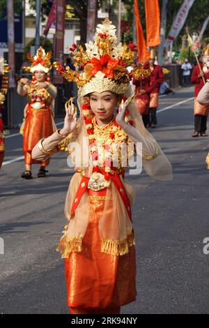 Gending sriwijaya dance from sumatera selatan at BEN Carnival. This dance depicts the joy of Palembang girls when they receive honored guests Stock Photo