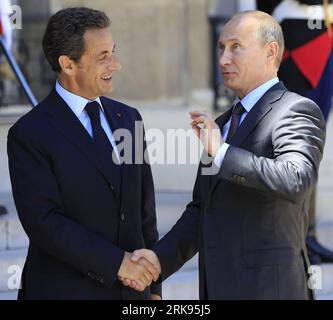 Bildnummer: 54136061  Datum: 11.06.2010  Copyright: imago/Xinhua (100611) -- PARIS, June 11, 2010 (Xinhua) -- French President Nicolas Sarkozy shakes hands with Russian Prime Minister Vladimir Putin in Elysee Palace in Paris, capital of France, June 11, 2010. Putin told Sarkozy Russia would freeze the delivery of the S-300 surface-to-air missiles to Iran to conform with new sactions adopted by the U.N. Security Council, the Elysee Palace said after a meeting between the two leaders. (Xinhua/Zhang Yuwei) (zw) (1)FRANCE-PARIS-RUSSIA-IRAN-MISSILE PUBLICATIONxNOTxINxCHN People Politik kbdig xdp 20 Stock Photo