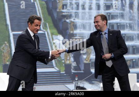 Bildnummer: 54155986  Datum: 19.06.2010  Copyright: imago/Xinhua (100620) -- ST. PETERSBURG, June 20, 2010 (Xinhua) -- Russian President Dmitry Medvedev (R) and his French counterpart Nicolas Sarkozy attend the closing ceremony of the International Economic Forum in St. Petersburg, Russia, June 19, 2010. With the theme of Laying the foundation for the future , the annual forum ended here on Saturday. (Xinhua) (wjd) (3)RUSSIA-ST. PETERSBURG-INTERNATIONAL ECONOMIC FORUM-CLOSURE PUBLICATIONxNOTxINxCHN People Politik premiumd xint kbdig xkg 2010 quer o0 Wirtschaftsforum Petersburger    Bildnummer Stock Photo