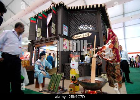 Bildnummer: 54166182  Datum: 23.06.2010  Copyright: imago/Xinhua (100623) -- KUALA LUMPUR, June 23, 2010 (Xinhua) -- The traditional cooking culture is displayed at the 7th International HALAL Showcase in Kuala Lumpur June 23, 2010. The five-day HALAL Showcase opening on Wednesday attracted some 660 enterprises from Malaysia and other countries and regions. (Xinhua/Chong Voon Chung) (dyw) (3)MALAYSIA-KUALA LUMPUR-HALAL SHOWCASE PUBLICATIONxNOTxINxCHN Wirtschaft Messe kbdig xub 2010 quer     Bildnummer 54166182 Date 23 06 2010 Copyright Imago XINHUA  Kuala Lumpur June 23 2010 XINHUA The Traditi Stock Photo