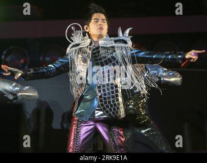 Bildnummer: 54179207  Datum: 25.06.2010  Copyright: imago/Xinhua (100626) -- SHANGHAI, June 26, 2010 (Xinhua) -- Taiwanese pop singer Jay Chou performs during the Shanghai stage of The Era 2010 world tour held at the Shanghai Stadium in east China s Shanghai Municipality, June 25, 2010. (Xinhua/Zhu Liangcheng)(mcg) (CN) PUBLICATIONxNOTxINxCHN Kultur People Musik Aktion kbdig xng 2010 quer    Bildnummer 54179207 Date 25 06 2010 Copyright Imago XINHUA  Shanghai June 26 2010 XINHUA Taiwanese Pop Singer Jay Chou performs during The Shanghai Stage of The ERA 2010 World Tour Hero AT The Shanghai Sta Stock Photo