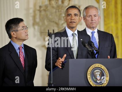 Bildnummer: 54214036  Datum: 07.07.2010  Copyright: imago/Xinhua (100707) -- WASHINGTON, July 7, 2010 (Xinhua) -- U.S. President Barack Obama (C) speaks flanked by Jim McNerney (R), Chairman, President and CEO of Boeing Company and Chair of the President s Export Council, and US Secretary of Commerce Gary Locke (L) at the East Room of the White House in Washington D.C., capital of the United States, July 7, 2010. During the speech on Wednesday appointing a group of business and labor leaders to the President s Export Council, Obama said that the country s exports grew almost 17 percent over th Stock Photo